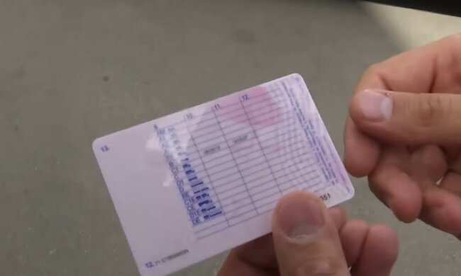 Водительские удостоверения обновят. Фото: скриншот Youtube-видео