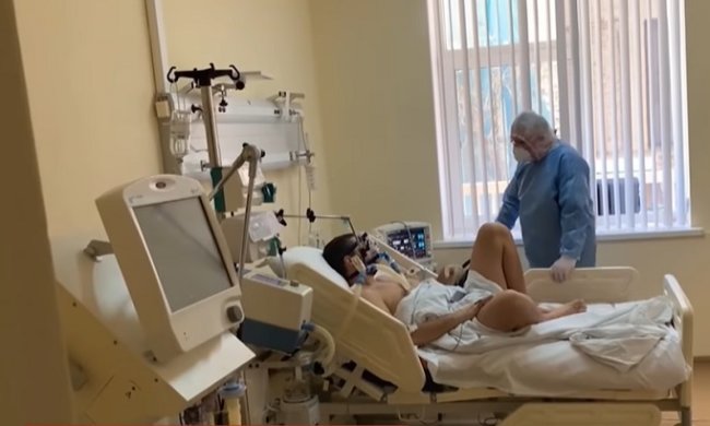 В Минздраве рассказали, что COVID-19 в Украине чаще всего болеют молодые. Фото: скриншот YouTube