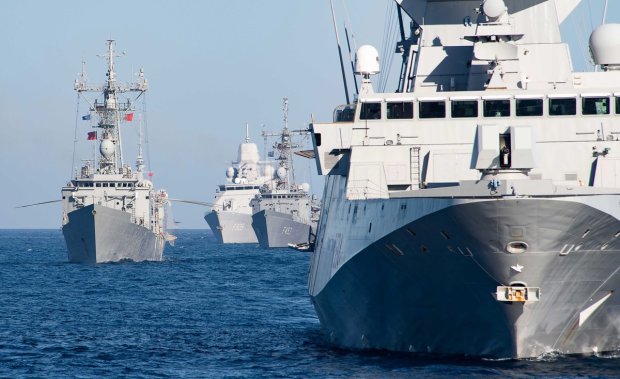 Мир висит на волоске: РФ подняла боевую авиацию - в Черное море зашли силы НАТО