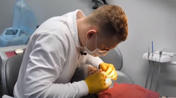 Стоматолог. Фото: скріншот YouTube-відео