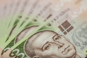 Гривна еле удерживает позиции. Фото: youtube