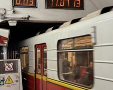 Громадський транспорт Києва, люди в автобусі