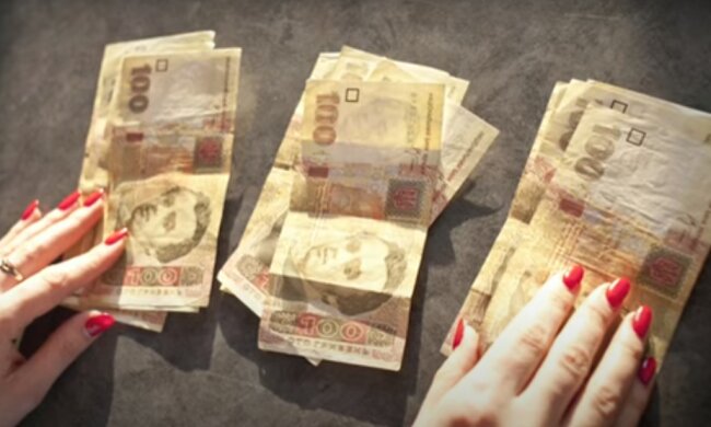 В Украине хотят повысить выплаты при рождении ребенка. Фото: скриншот YouTube