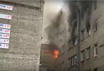 Пожар в бизнес-центре "Лениздат", фото: скрин с видео YouTube