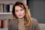 "Почти каждый день": перемотанная шлеичками Анна Саливанчук рассказала, чем занимается после возвращения в Киев