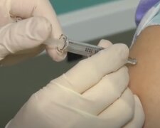 Вакцинация в Украине от COVID-19: кто получит прививку. Фото: скриншот YouTube-видео
