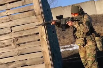 Вже з нового року: дівчат та хлопців почнуть готувати до війни – у МОН уже попередили
