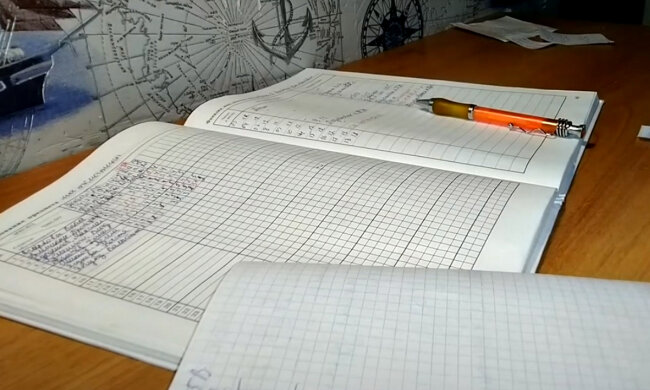 Журнал з відмітками. Фото: скріншот YouTube-відео.