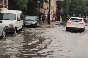 Реки выйдут из берегов: ГСЧС объявила в Украине желтый уровень опасности – каким областям быть начеку