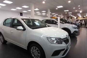 Автосалон. Фото: скриншот YouTube-видео