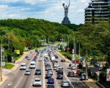 В Киеве перекроют важный проспект: что делать водителям