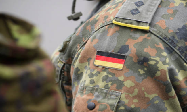 Війна з новою силою: Німеччина закриває виїзд чоловікам з 17 років – все погано