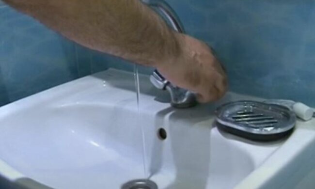 Киев оставили без воды: известна причина, где запасаться