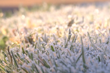 Нічна тривога, заморозки, торнадо та обмеження руху - події у Києві в ніч на 28 квітня