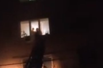 Спасение ребенка, фото: Скриншот YouTube