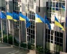 Флаг Украины и Флаг ЕС. Фото: YouTube, скрин