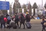 Українці на кордоні. Фото: скріншот YouTube-відео