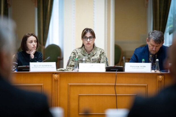 Юлія Свириденко під час обговорення розвитку військового капеланства з представниками Всеукраїнської ради церков