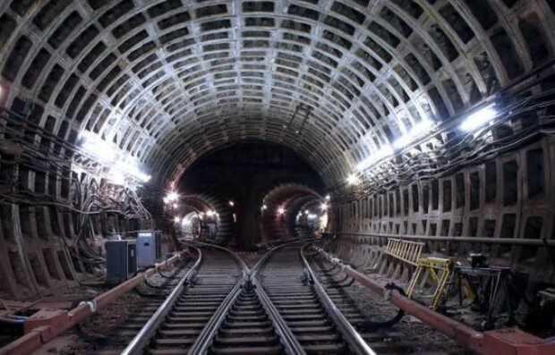 Больше года - на получение  бумажки: стало известно, что будет со строительством метро в Днепре
