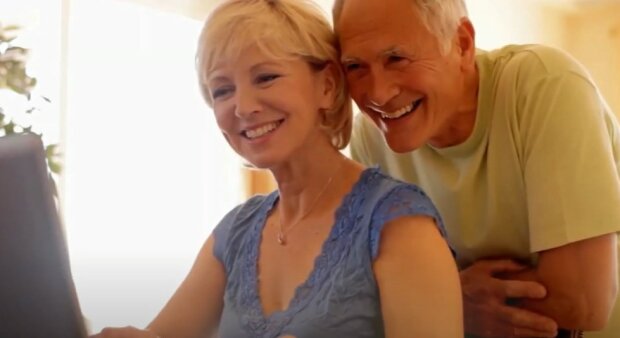 Пенсионеры. Фото: скриншот Youtube