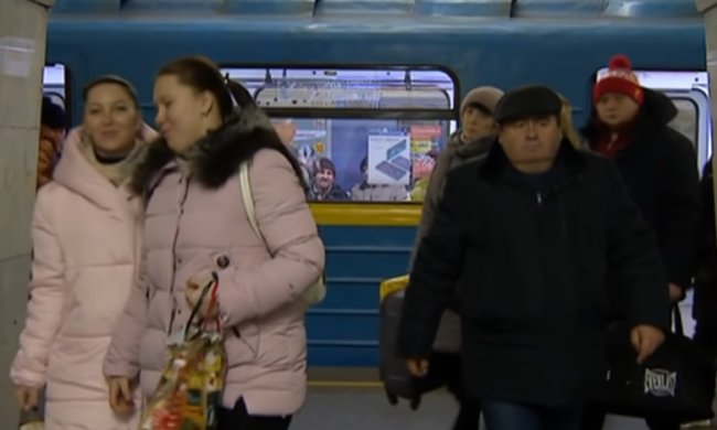 ЧП в столичном метро: центральные станции перекрыты, толпы людей на станциях