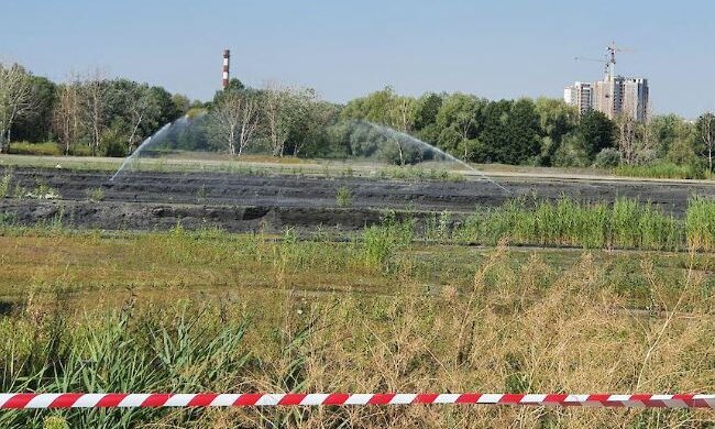 Озеро превратили в яму для отходов: в Киеве ТЭЦ уничтожает все живое, что известно