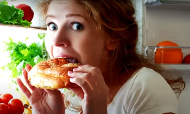 Продукты, которые можно есть перед сном, не боясь поправиться. Фото: скриншот YouTube