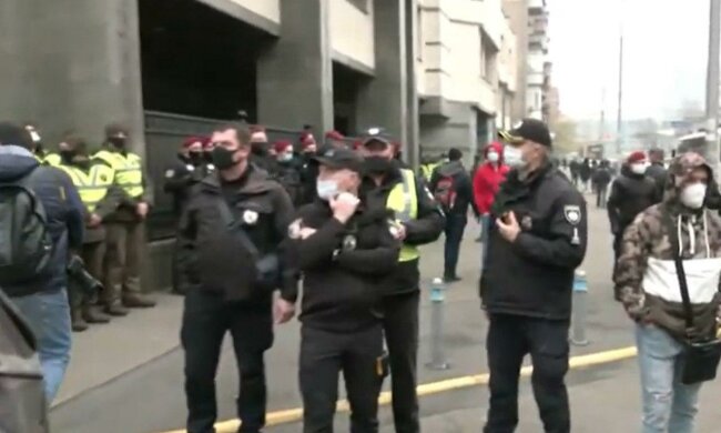 Полиция на акции протеста. Фото: скриншот Youtube-видео