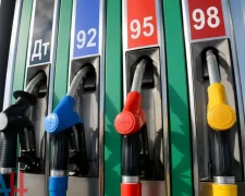 Заправка автомобіля на АЗС
