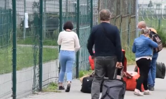 "Заробитчане" отправились в Польшу. Фото: youtube