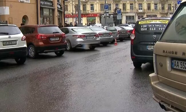 Парковка авто. Київ. Фото: скріншот Youtube