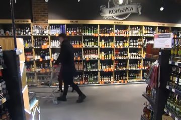 Продажу спиртного ограничат. Фото: youtube