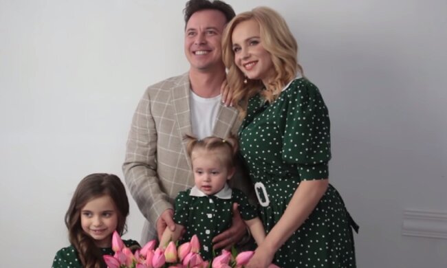 Лилия Ребрик и Андрей Дикий с детьми. Фото: YouTube, скрин