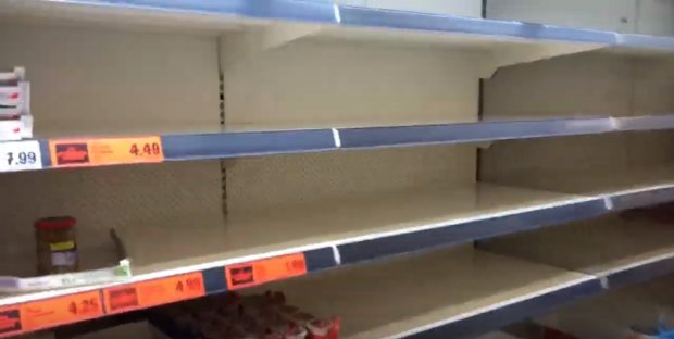 Пустые полки в супермаркете Польши. Фото: скриншот YouTube