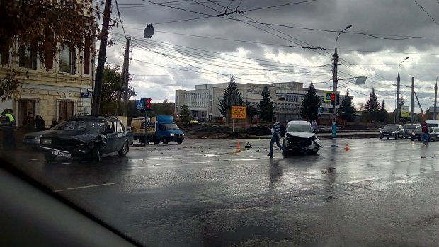 Под Киевом нашли проклятый поворот: полсотни аварий, огромные пробки, смертельные случаи