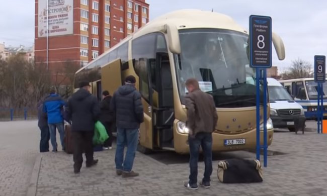 Заробитчане едут в Италию. Фото: скриншот YouTube