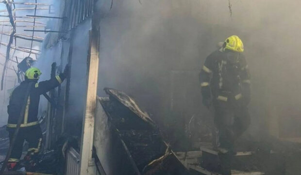 Наслідки російської атаки на ринок Петрівка в Києві