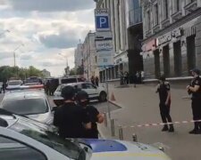 В Киеве террорист захватил заложницу. Фото: скрин facebook