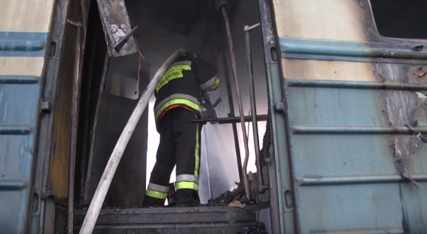 Очередной пожар в поезде "Укрзализныци", фото: скриншот с YouTube