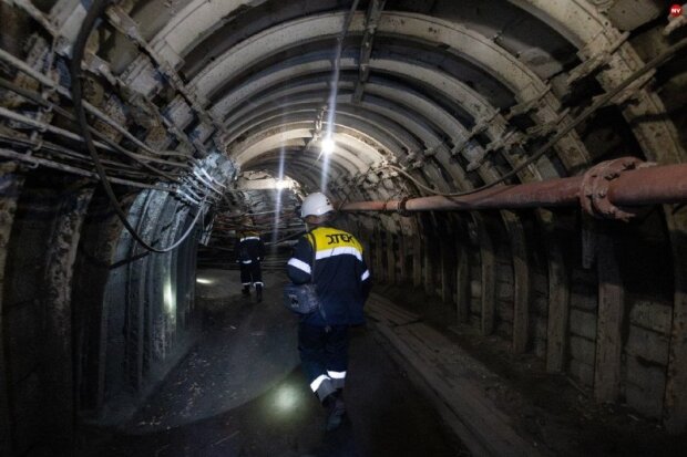 Шахтарі ДТЕК під землею під час війни