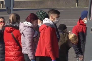 Украинцы на границе. Фото: скрин youtube