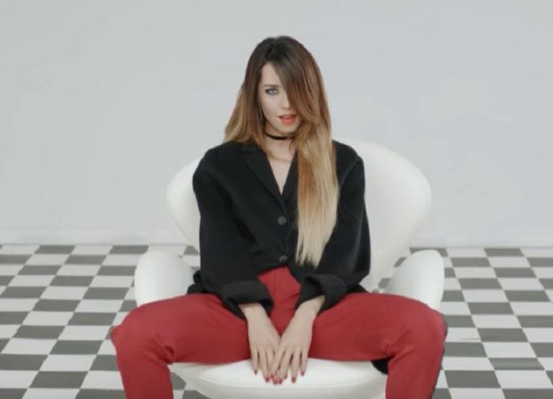 Надя Дорофеева. Кадр из клипа "Имя 505"