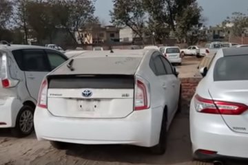 Ржавеют на открытом воздухе: в сети показали огромное кладбище спортивных авто – печальная участь шедевров