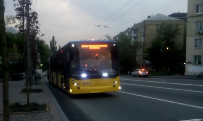 Киев, транспорт. Фото: скриншот Youtube