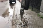 В Ивано-Франковске 19-летняя девушка-водитель снесла на своем Ленд Крузере электроопору