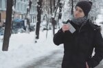 Смартфон взимку. Фото: YouTube