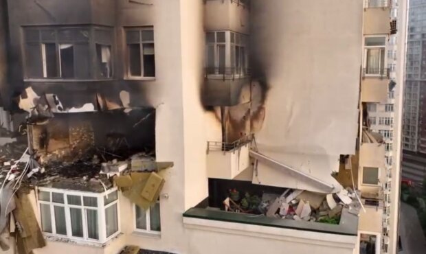 Житловий будинок у Києві після ракети рф. Фото: скріншот YouTube-відео