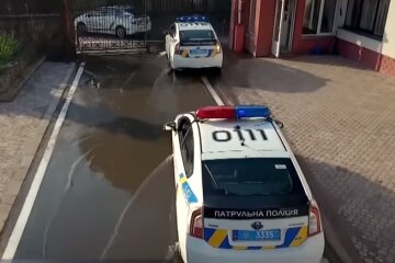 Полицейские остановили в Украине эксклюзивный суперкар. Фото: Национальная полиция Украины, скрин