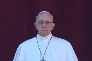 В Ватикане туристы из Украины изуродовали фреску Рафаэля. Фото: скриншот YouTube