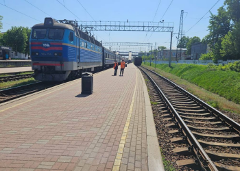 Приміський поїзд Укрзалізниці на станції, з 1 червня змінюється маршрут